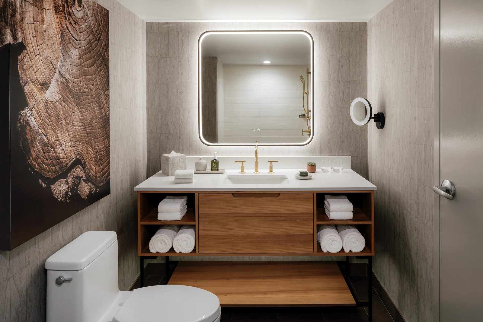 Black Diamond Club Bathroom – Pomeroy Kananaskis Mountain Lodge