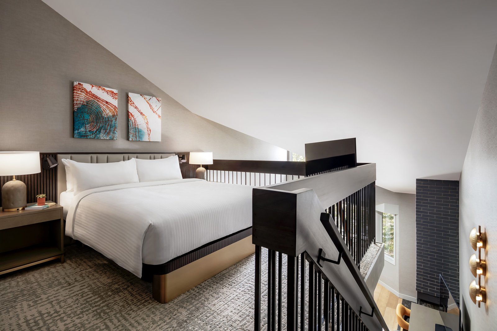 Black Diamond Club Loft King – Pomeroy Kananaskis Mountain Lodge
