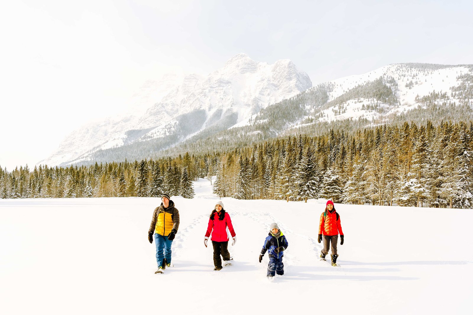 Family Snowshoe – Kananaskis Outfitters Karl Lee Photo