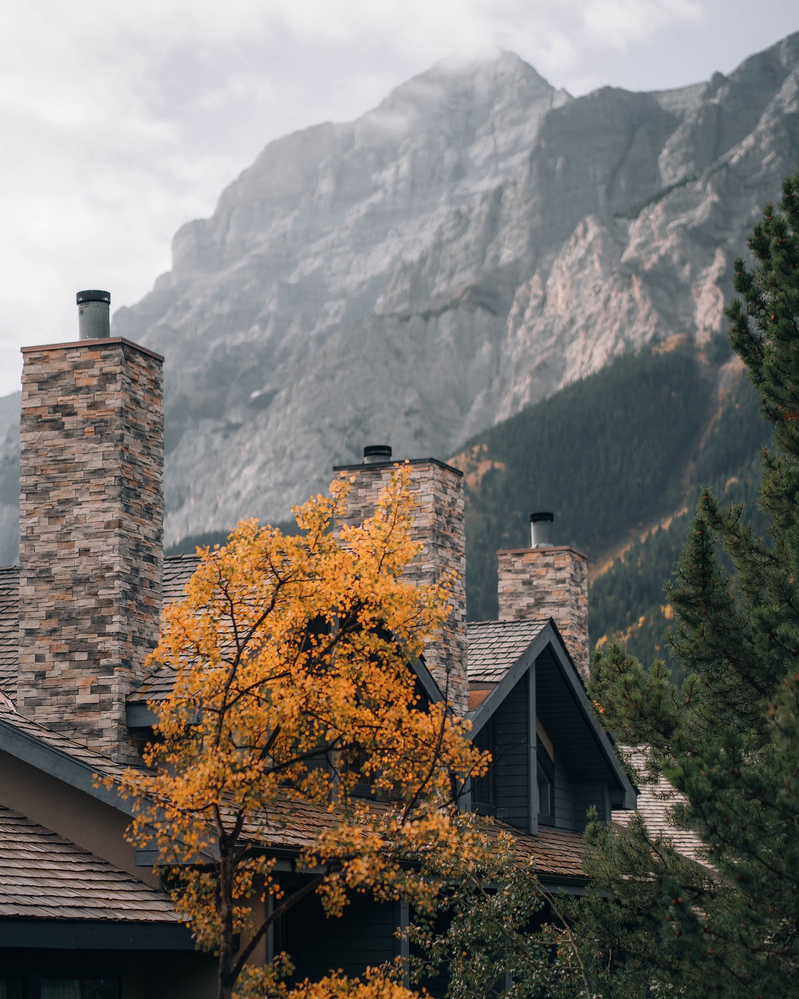 PKML Lodge Exterior Mountain – Brayden @lostcoordinate
