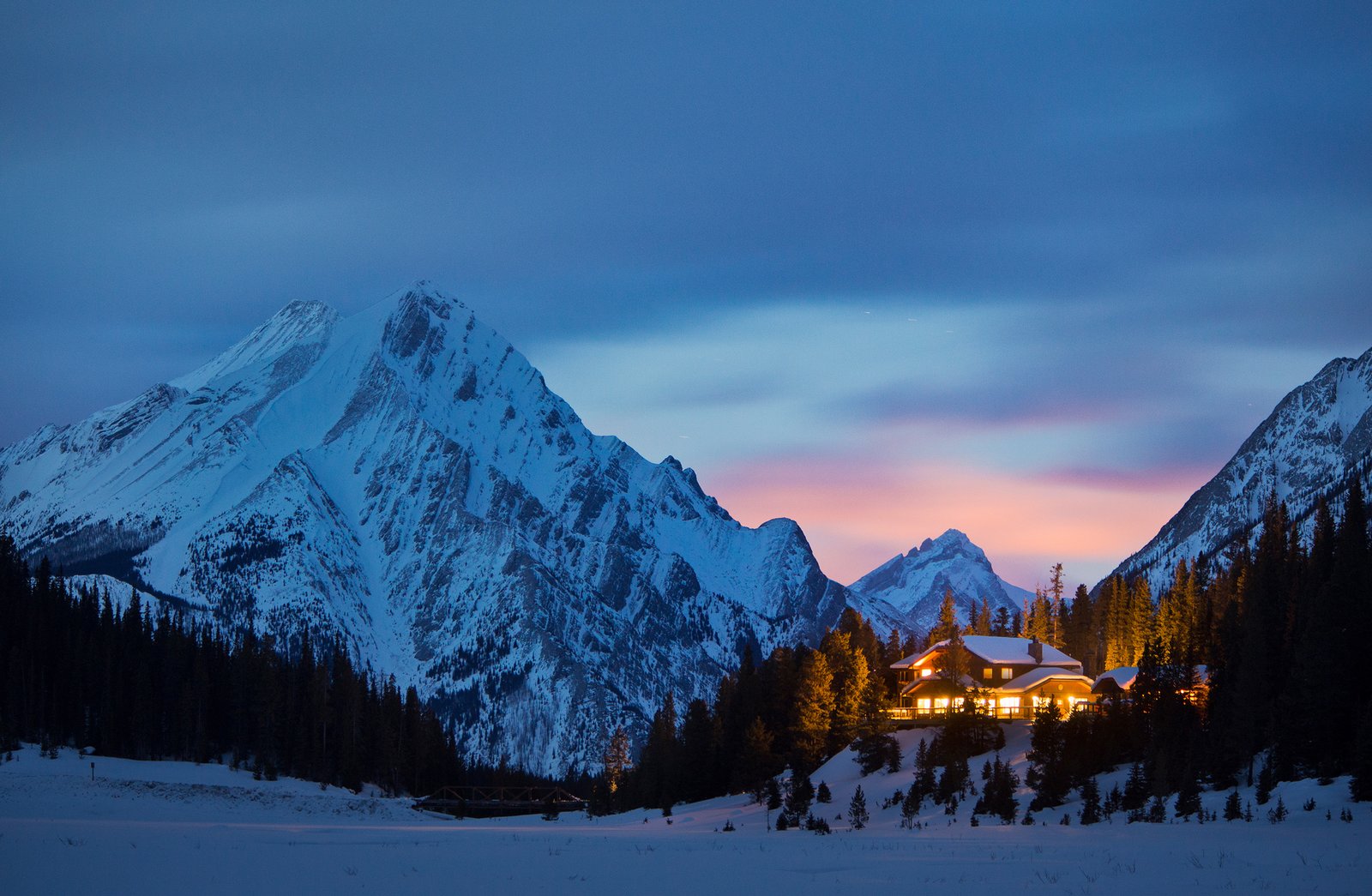 Winter Sunset – Paul Zizka @paulzizkaphoto